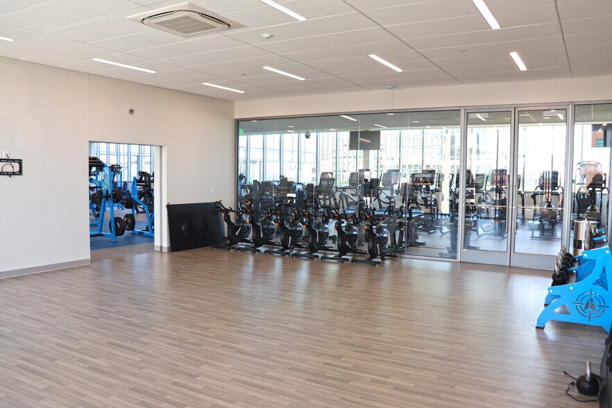 More Photos Of 8001 Forsyth Blvd, Saint Louis Office For Lease