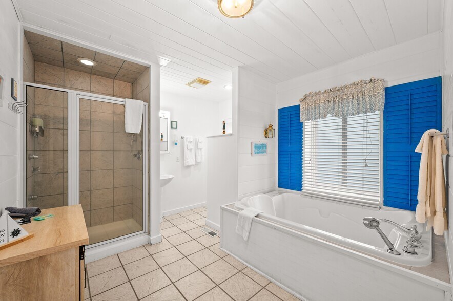 More Photos Of 231 E Buffalo St, New Buffalo Hotel For Sale