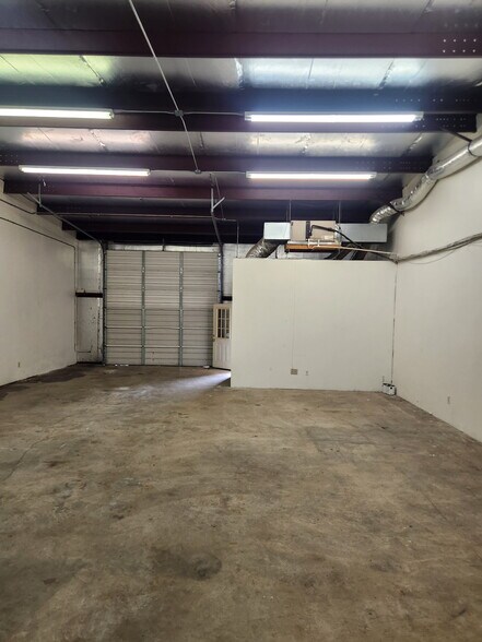 More Photos Of 908 N Twin Creek Dr, Killeen Warehouse For Lease