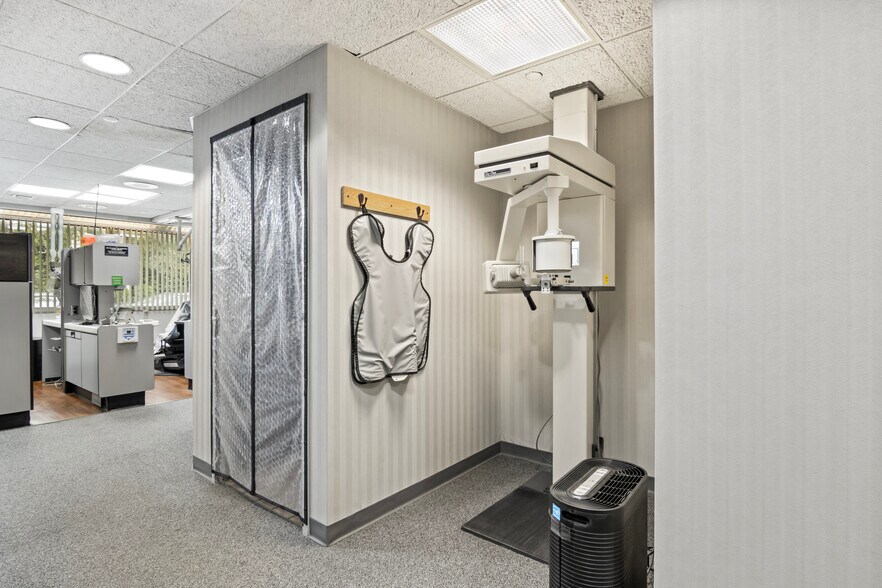 More Photos Of 775 Park Ave, Huntington Medical For Sale