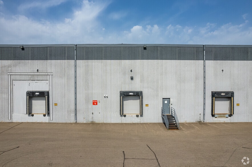 More Photos Of 2075-2085 Ellis Ave, Saint Paul Distribution For Lease
