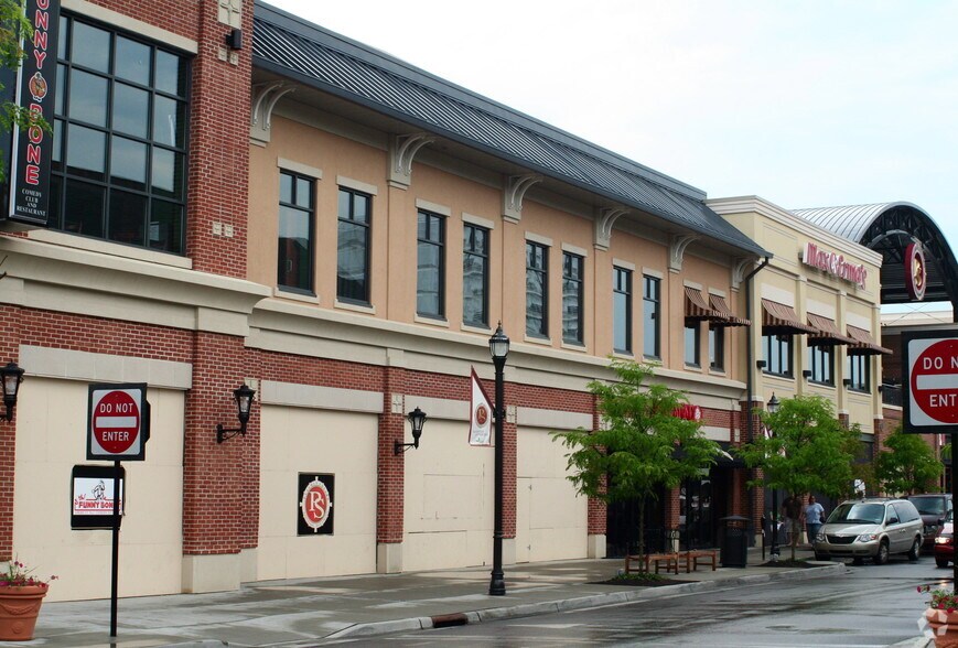 More Photos Of 220 Ninth Ave, Huntington Unknown For Lease