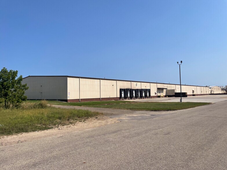 More Photos Of 501 Williams St, Tomah Warehouse For Lease