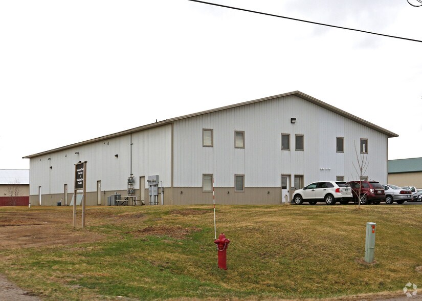 More Photos Of 300-308 33rd Ave S, Waite Park Light Distribution For Lease