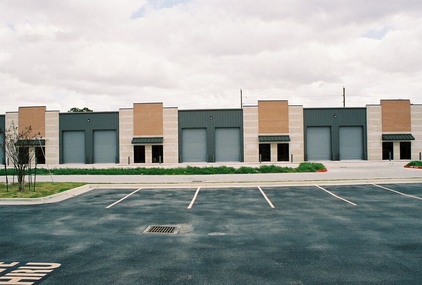 More Photos Of 3130 Fry Rd, Katy Warehouse For Lease
