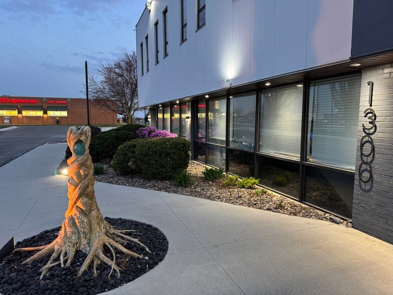 More Photos Of 1300 Cummins Rd, Des Moines General Retail For Lease