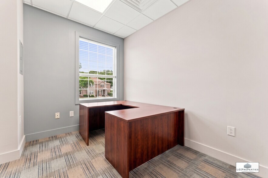 More Photos Of 920 E County Line Rd, Lakewood Office For Lease