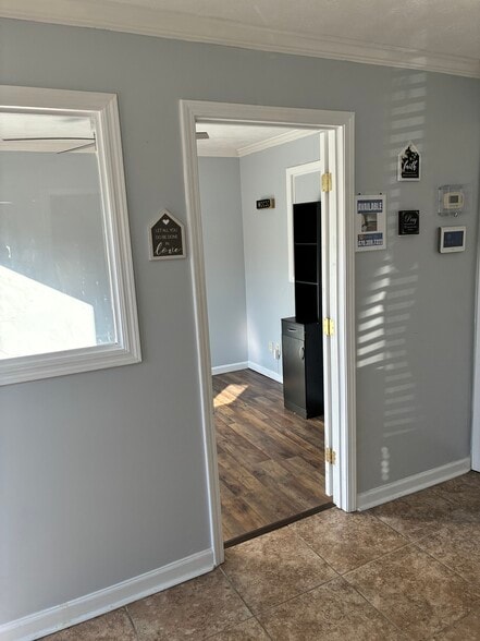 More Photos Of 737 Main St, Stone Mountain Office For Lease