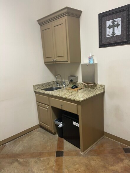 More Photos Of 15475 Airline Hwy, Baton Rouge Medical For Lease