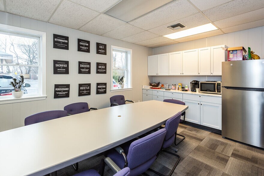 More Photos Of 699 Fall River Ave, Seekonk Medical For Sale