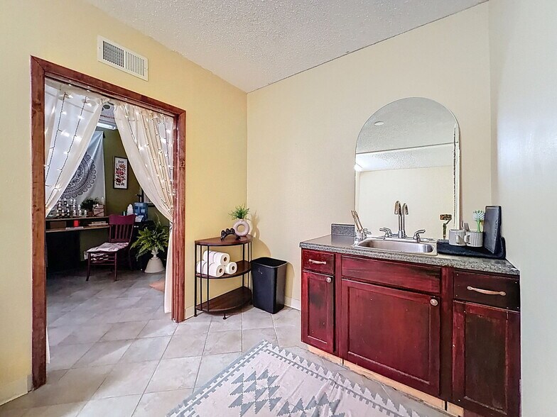 More Photos Of 13414 US Highway 19, Hudson Showroom For Lease