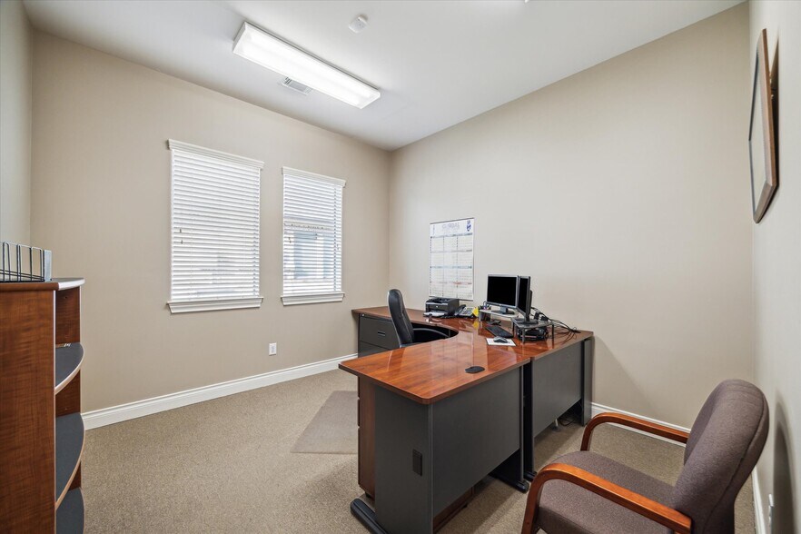 More Photos Of 435 Mason Park Blvd, Katy Loft Creative Space For Sale