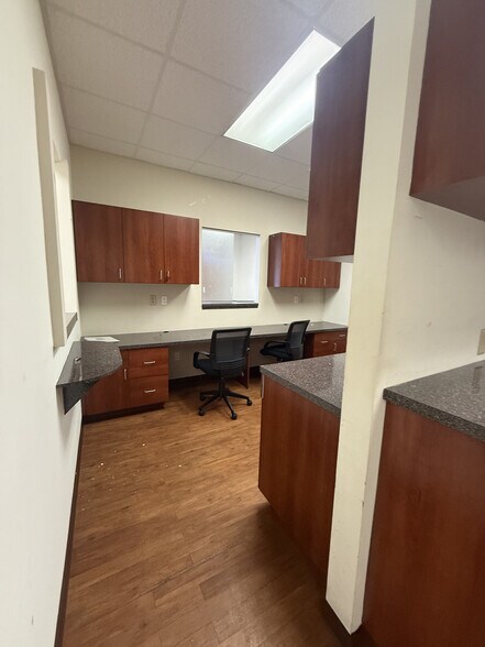 More Photos Of 13043-13045 Summerfield Sq, Riverview Medical For Sale