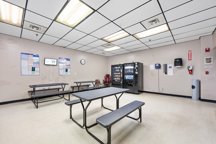 More Photos Of 2 Sunshine Blvd, Ormond Beach Flex For Sale