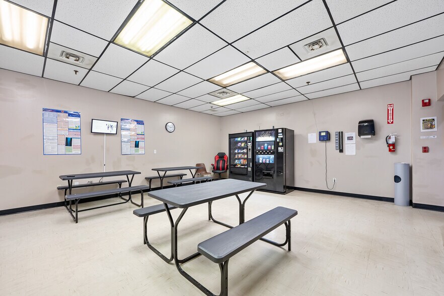 More Photos Of 2 Sunshine Blvd, Ormond Beach Light Distribution For Lease