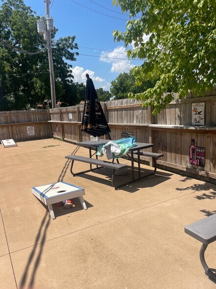 More Photos Of 401 N Limit St, Lincoln Freestanding For Sale