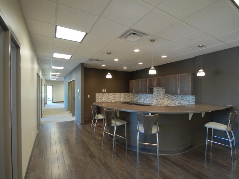 More Photos Of 2255 Wealthy St SE, Grand Rapids Unknown For Lease