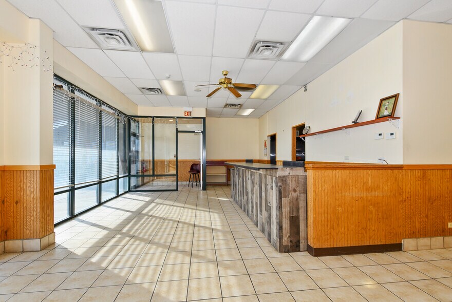 More Photos Of 25520 S Pheasant Ln, Channahon General Retail For Lease