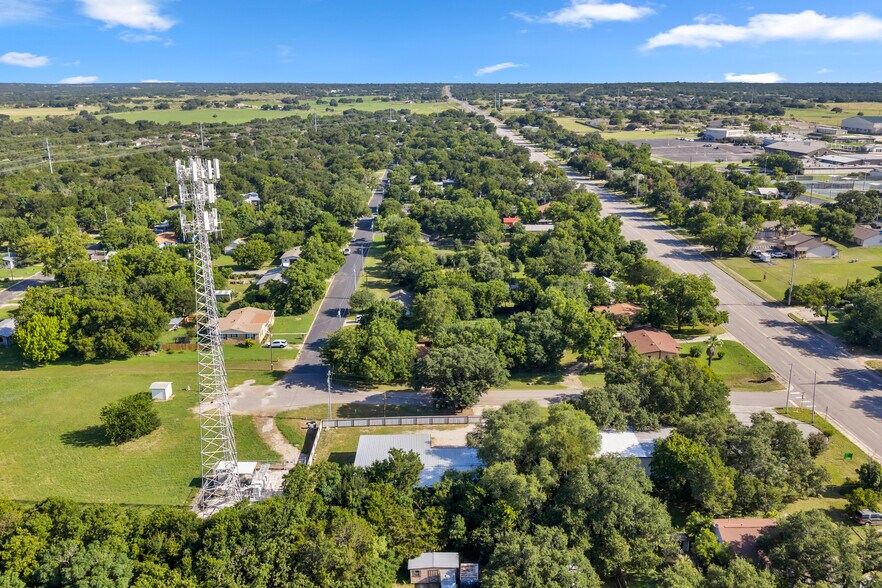 More Photos Of 201 W 9th St, Burnet Warehouse For Sale