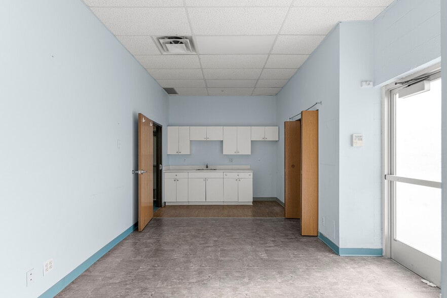 More Photos Of 35425 W Michigan Ave, Wayne General Retail For Lease