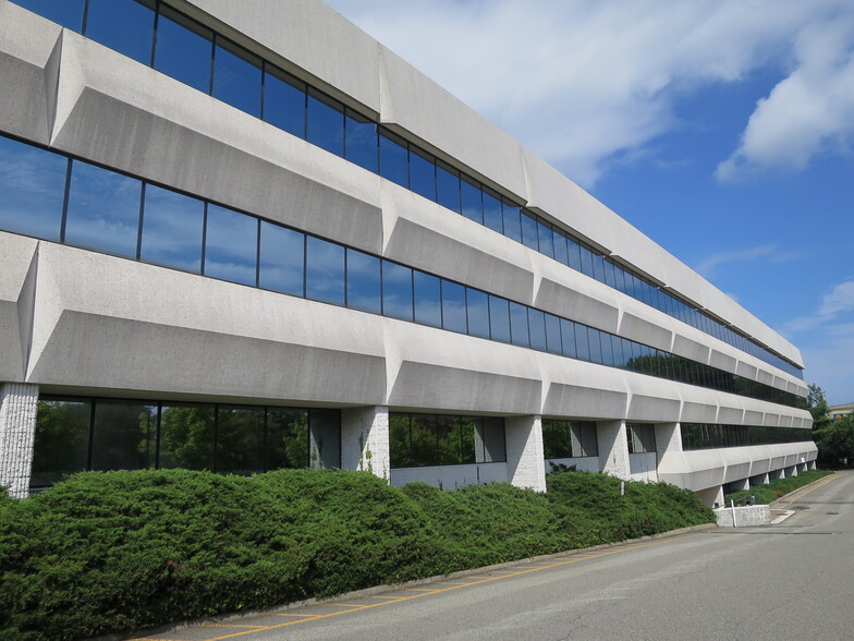 Primary Photo Of 6900 Jericho Tpke, Syosset Office For Lease