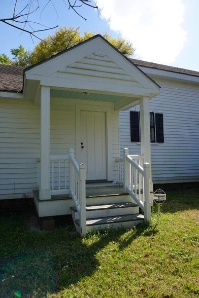 More Photos Of 668 N Main St, Jasper Storefront Retail Office For Sale