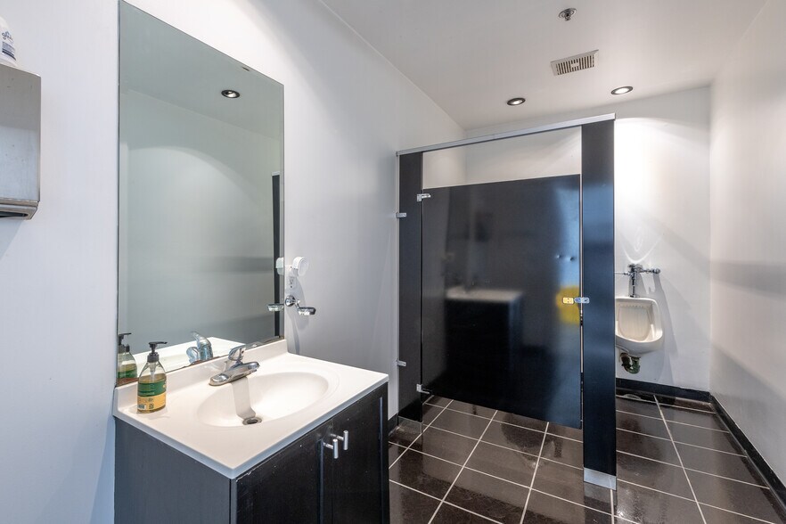 More Photos Of 197 E Jefferson Blvd, Los Angeles Warehouse For Sale