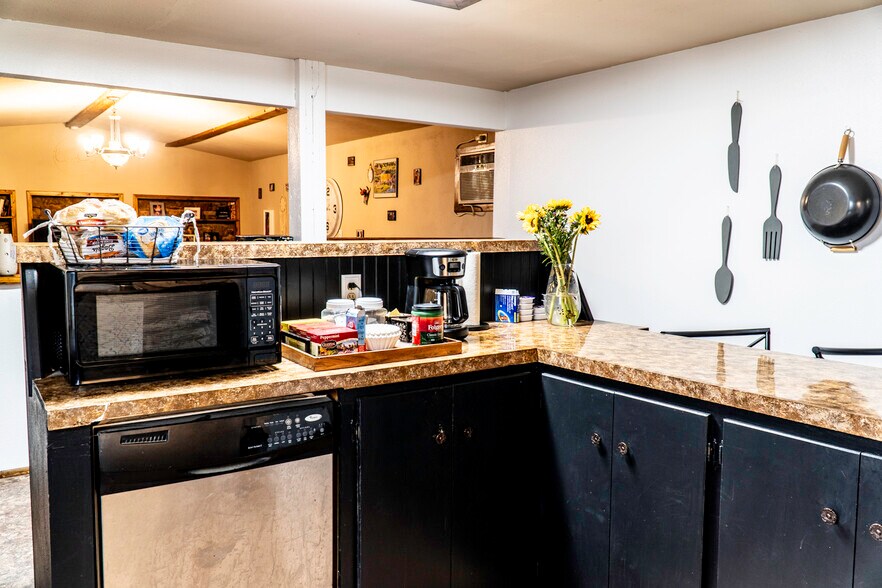 More Photos Of 120 N Main St, Yale Light Manufacturing For Sale