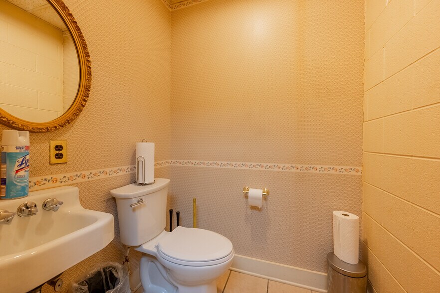 More Photos Of 65 E Main St, Pulaski Coworking Space