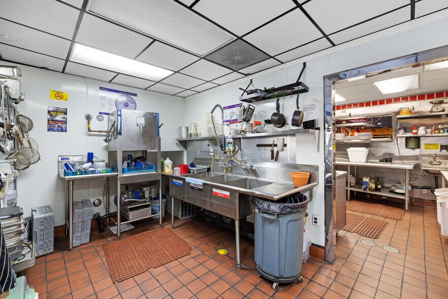 More Photos Of 44844 Elm Ave, Lancaster Freestanding For Sale