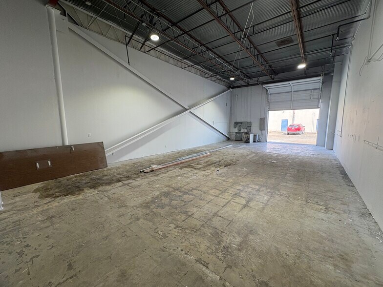 More Photos Of 4400 S Wayside Dr, Houston Unknown For Lease