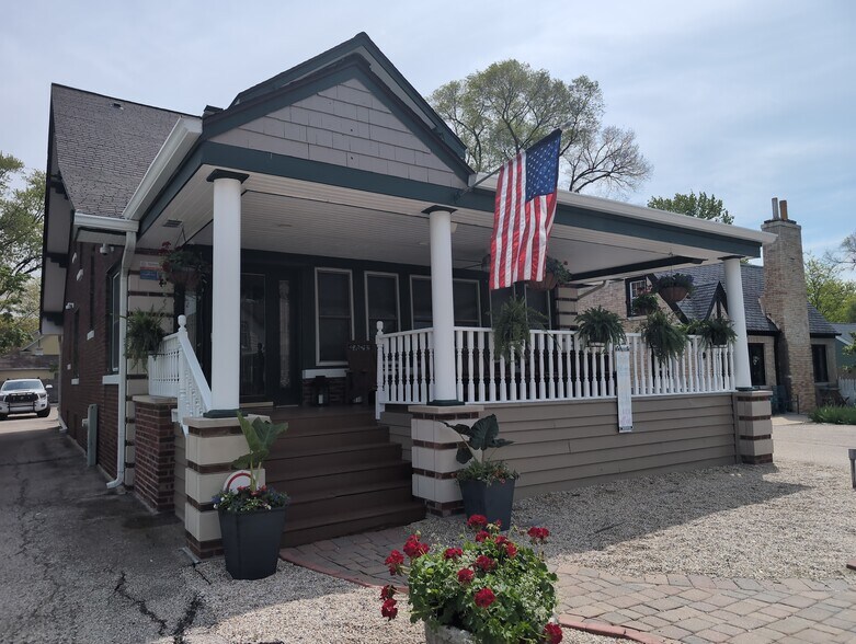 Primary Photo Of 417 N Hough St, Barrington Medical For Sale