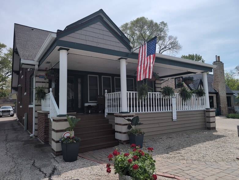 Primary Photo Of 417 N Hough St, Barrington Office For Sale