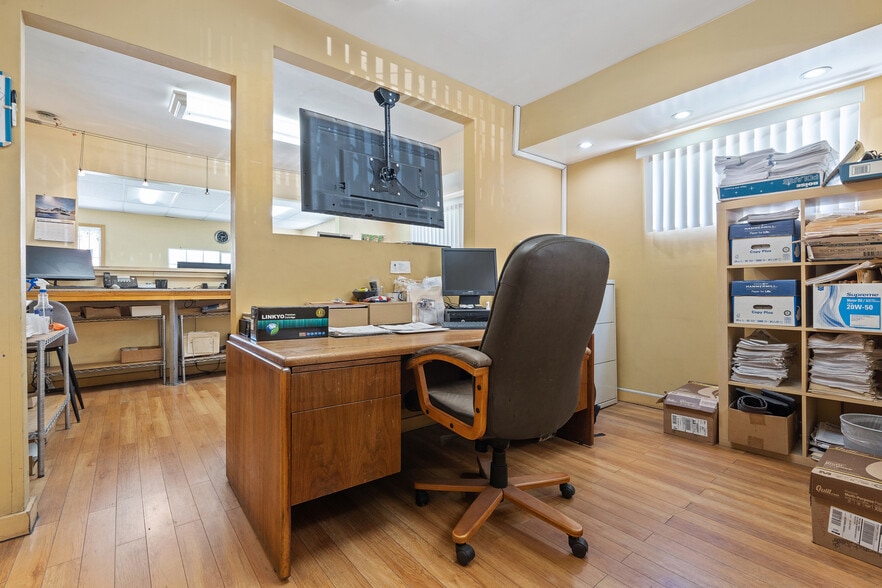 More Photos Of 1415 N La Brea Ave, Los Angeles Storefront For Lease