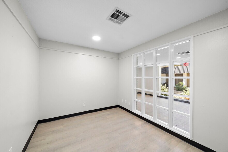 1915 N Frazier St, Conroe, TX 77301 General Retail For Sale