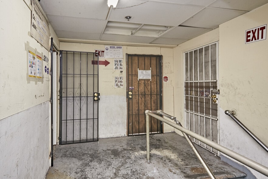 More Photos Of 901 E 31st St, Los Angeles Manufacturing For Lease