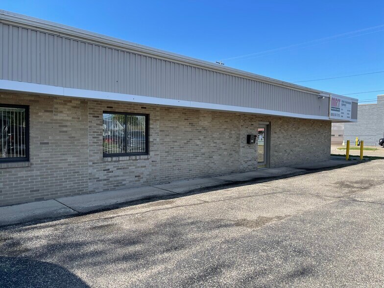 More Photos Of 3060 Madison Ave SE, Grand Rapids Service For Lease
