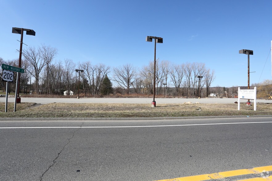 More Photos Of 91 Park Lane Rd, New Milford Freestanding For Lease