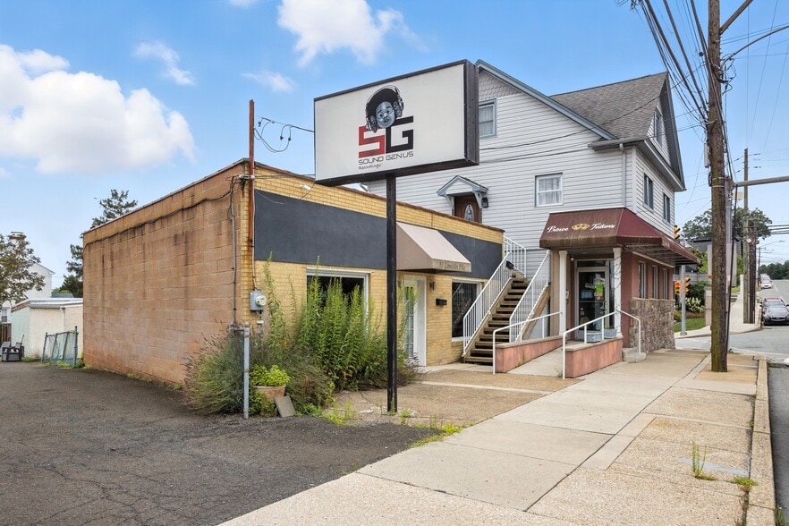 More Photos Of 83 Limekiln Pike, Glenside Storefront Retail Residential For Sale