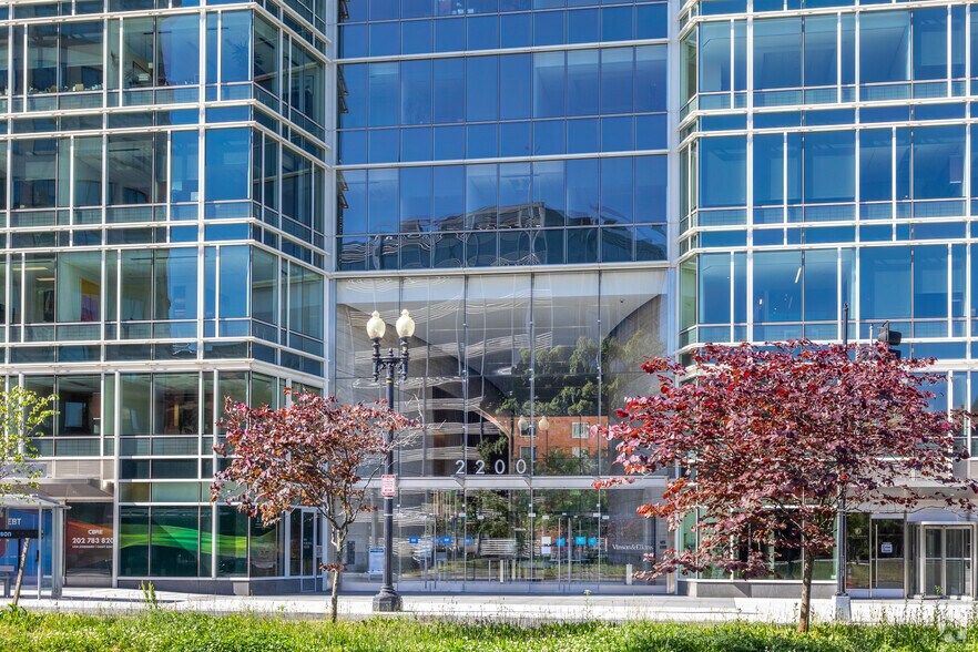 More Photos Of 2200 Pennsylvania Ave NW, Washington Office For Lease
