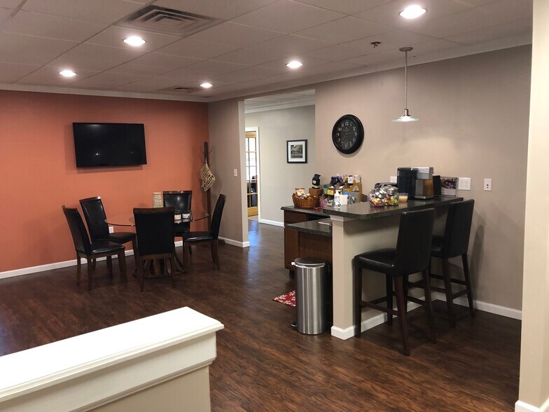 More Photos Of 44 N Girls School Rd, Indianapolis Office For Sale
