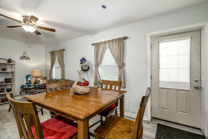 More Photos Of 100 E Fort Macon Rd, Atlantic Beach Restaurant For Sale