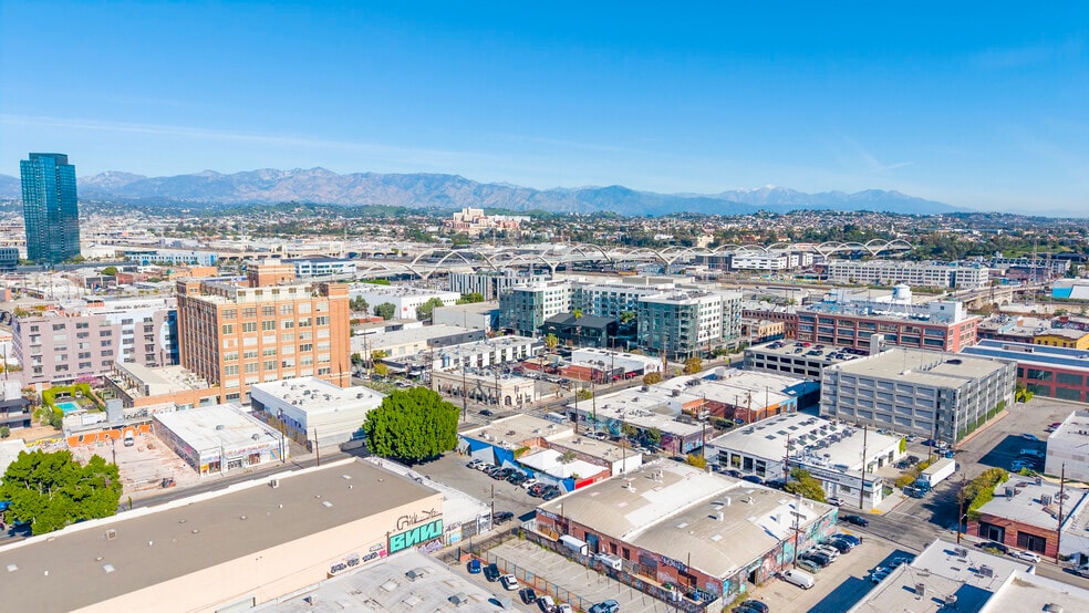 More Photos Of 1948 E 7th St, Los Angeles Bar For Lease
