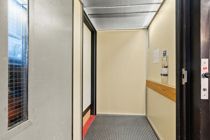 More Photos Of 499 Preston St, Ottawa Religious Facility For Sale