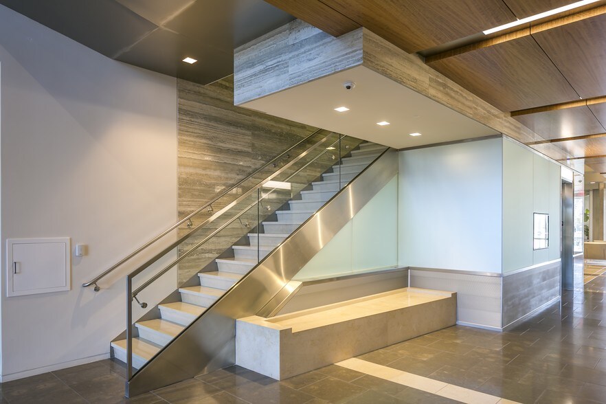 More Photos Of 10720 W Sam Houston Pky N, Houston Office For Lease