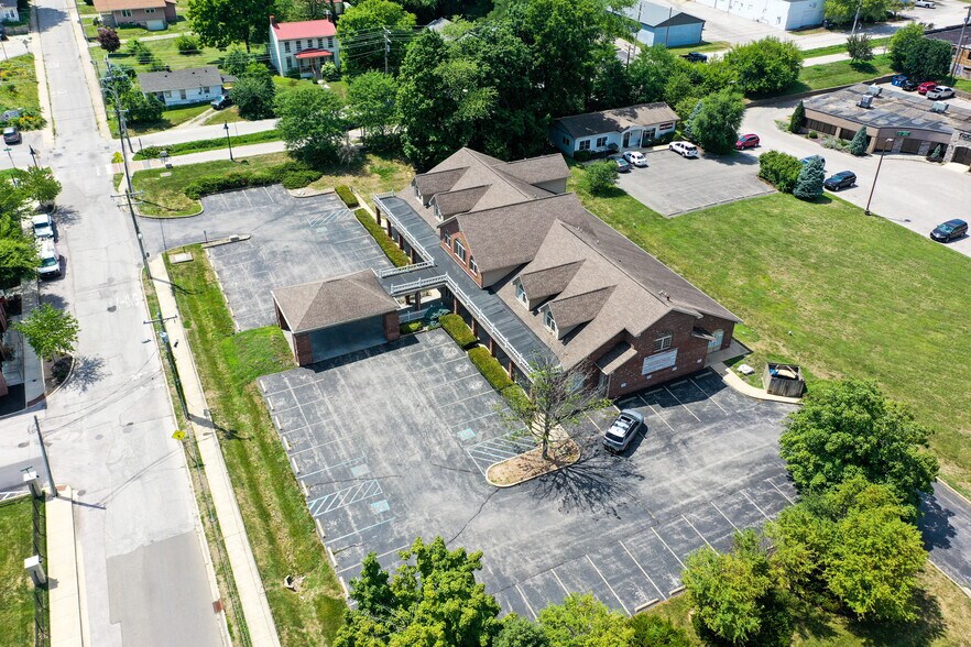 More Photos Of 700 S College Ave, Bloomington Office For Sale