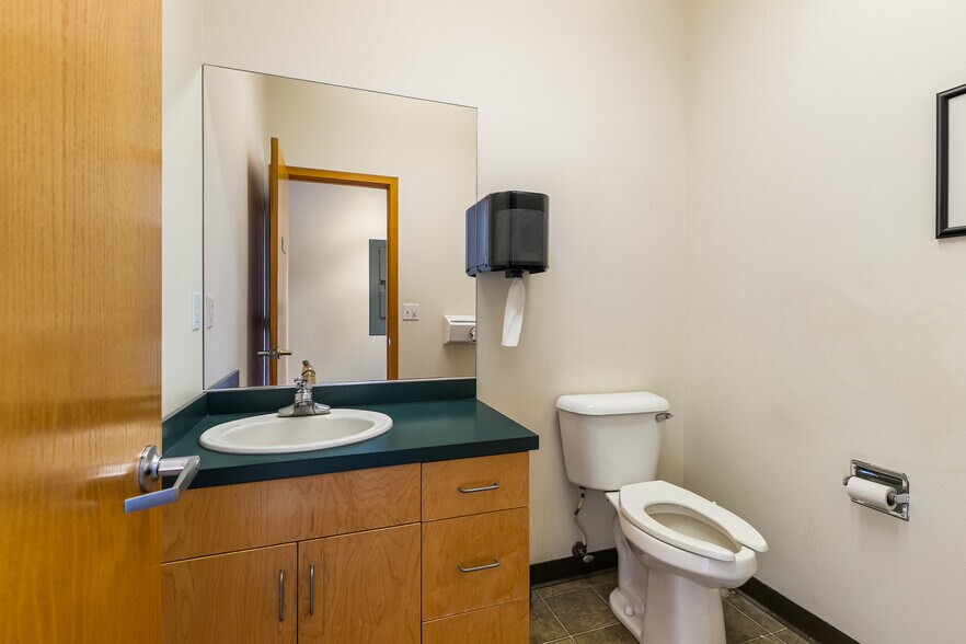 More Photos Of 7135 Delta Line Rd, Ferndale Warehouse For Sale