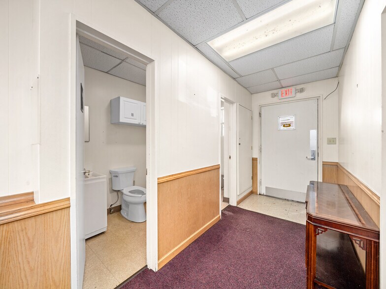 More Photos Of 108 E Main St, Saluda Bank For Sale