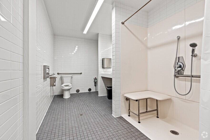 More Photos Of 699 Veterans Blvd, Redwood City Office For Lease