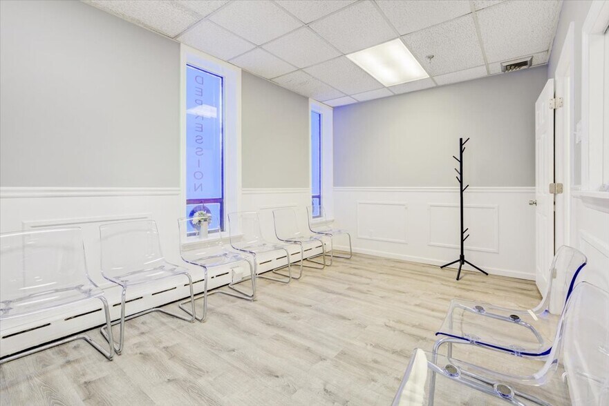 More Photos Of 992 Clifton Ave, Clifton Medical For Sale